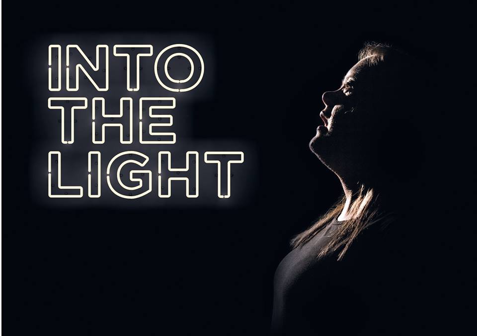 La producción internacional ‘Into the light’ recala en Escena Mobile